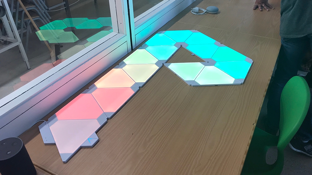 Makerspace, plattor som lyser i olika färger
